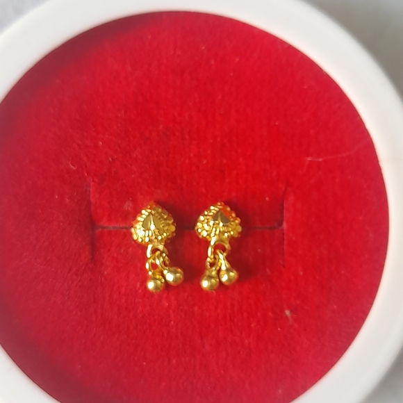 Beautiful new small earrings - Picture 5 of 9